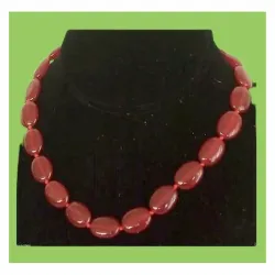 Collar de cuentas coral con piedras ovaladas rojas brillantes en resina cerámica pulida