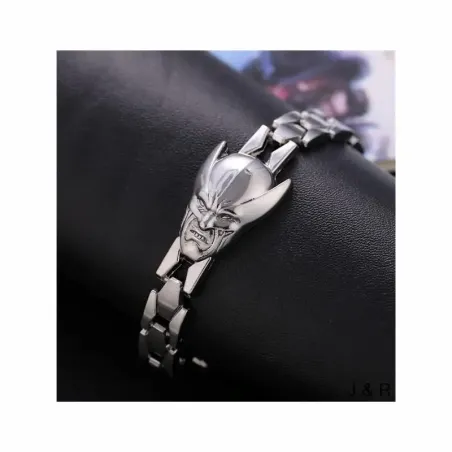 Brazalete dorado de eslabones clásicos con acabado pulido sobre fondo neutro.