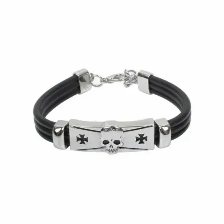 Brazalete negro de goma con una calavera plateada brillante en el centro.