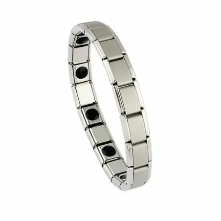 Pulsera masculina de acero inoxidable con eslabones clásicos y cierre reforzado.