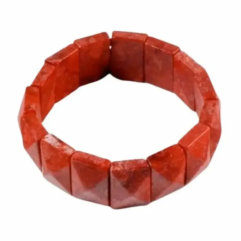 Pulsera de mujer con cuentas de coral rojo natural en tonos intensos.