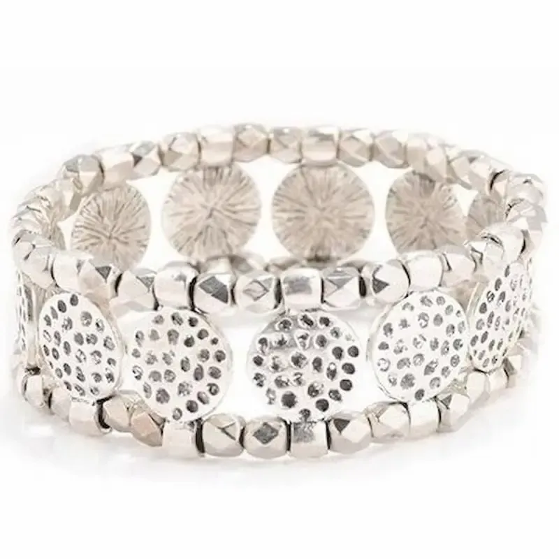 Pulsera de mujer con acabado metálico envejecido y eslabones oscurecidos.
