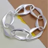 Pulsera de acero inoxidable con eslabones grandes y acabado chapado en plata de color plata platino espejo.