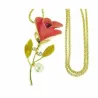 Collar bisutería mujer con colgante flor rosa acero pulido y cadena plateada, sobre fondo blanco.