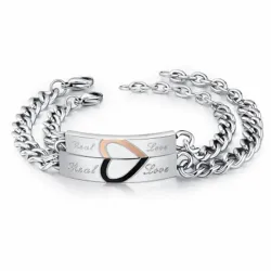 Conjunto de dos pulseras de acero inoxidable con corazón bicolor dividido para pareja.