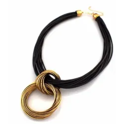 Collar cordón con dije redondo elegante | Piel y cobre dorado