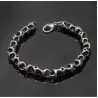 Brazalete de bisutería para hombre en acero inoxidable quirúrgico, mostrando su cadena robusta y acabado brillante