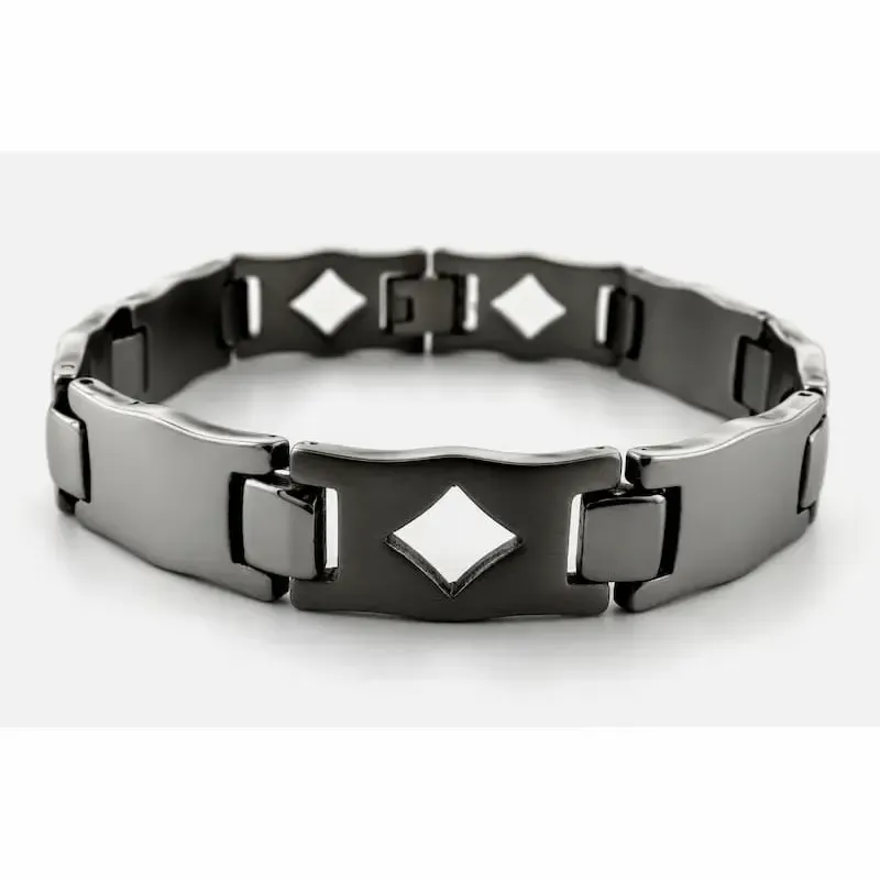 Brazalete de bisutería para hombre en acero inoxidable con diseño geométrico, mostrando sus líneas y acabado pulido.