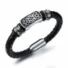 Pulsera bisutería hombre en titanio y piel negra con cierre magnético y detalle central plateado, sobre fondo neutro.