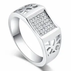 Anillo bisutería unisex con baño plata 925 y cristal blanco brillante, sobre fondo gris.