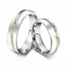 Alianza bisutería pareja con circonias 6mm chapado oro y superficie brillante, sobre fondo blanco.
