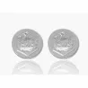 Pendientes bisutería infantil de 7mm acabado plata 925 y brillo suave, sobre fondo rosa claro.