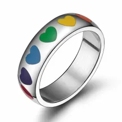 Anillo de acero con corazones de colores arcoíris, acabado pulido y superficie lisa de 6 mm.