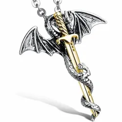 Collar bisutería hombre con dragón y espada dorada 5cm cadena 52cm, sobre fondo oscuro.