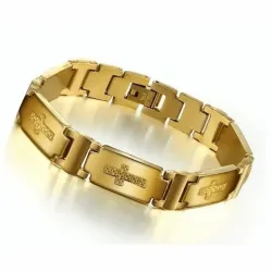 Pulsera bisutería hombre con cruz 1,2cm chapada oro 18K y eslabones anchos, sobre fondo gris.