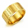 Anillo de acabado dorado con motivos budistas, superficie de 1 cm de ancho y grabados decorativos.