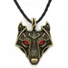 Collar bisutería hombre con cabeza de loba 4,5cm y ojos color, sobre fondo oscuro.