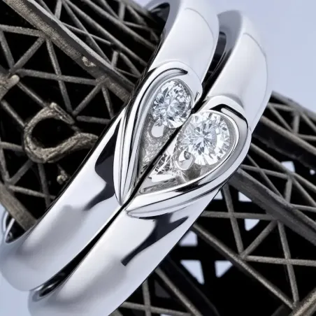 Anillos de plata fina 925 ajustables con cristal blanco incrustado en un corazón, acabado brillante.