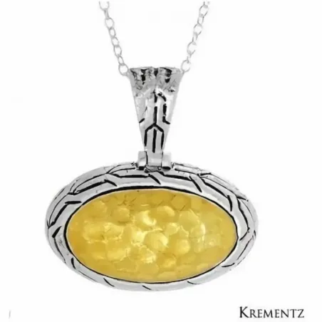 Colgante de plata de ley con acabado en dos tonos oro y plata, cadena fina de 45 cm y diseño clásico.
