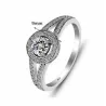 Anillo de plata fina 925 con baño de rodio, piedra central brillante y cristales blancos incrustados.