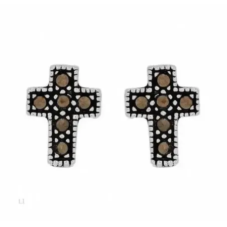 Pendientes de plata esterlina con cruz adornada con marcasitas negras, acabado brillante y cierre de presión.