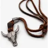 Collar de zamak con cráneo de toro texturizado y cordón de piel oscura para hombre