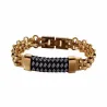 Brazalete de acero inoxidable con acabado dorado y frontal negro, eslabones anchos y cierre de presión.