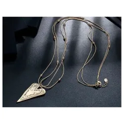 Collar Triangular con Acabado Oro Antiguo | Un Acierto Seguro