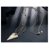 Collar Triangular con Acabado Oro Antiguo | Un Acierto Seguro