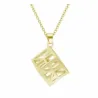 Collar dorado con colgante cubo pequeño y cadena fina de acero brillante